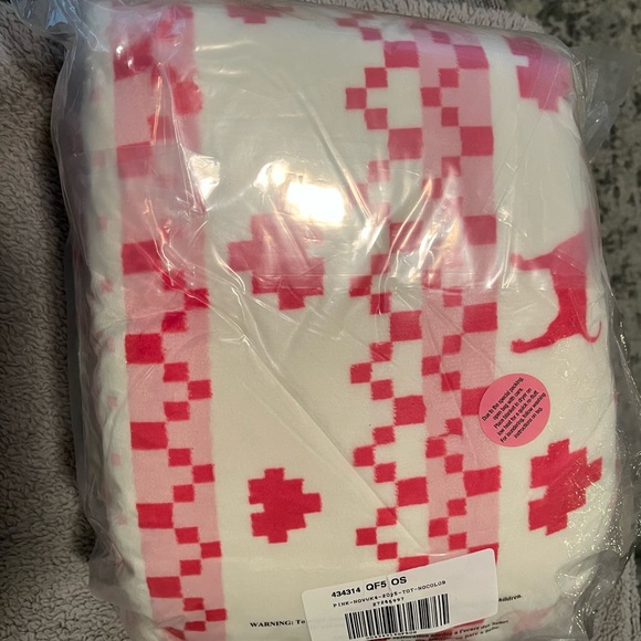 Victoria Secret / Pink Plush Blanket and tote bag - Picture 2 of 3